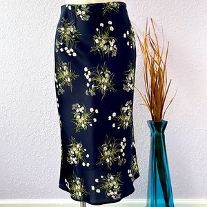NWT FRANCESCA’S MIDI NAVY SKIRT WITH FLOWERS